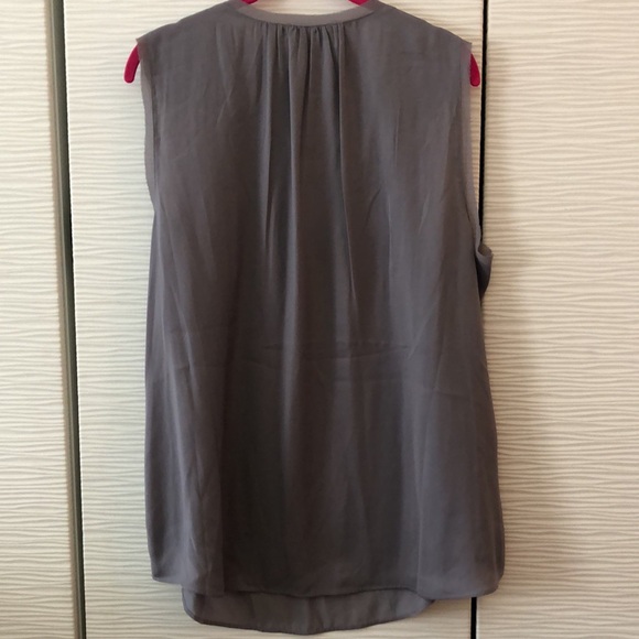 NWT Banana Republic grey jewel-shoulder top. XL. - Picture 4 of 5